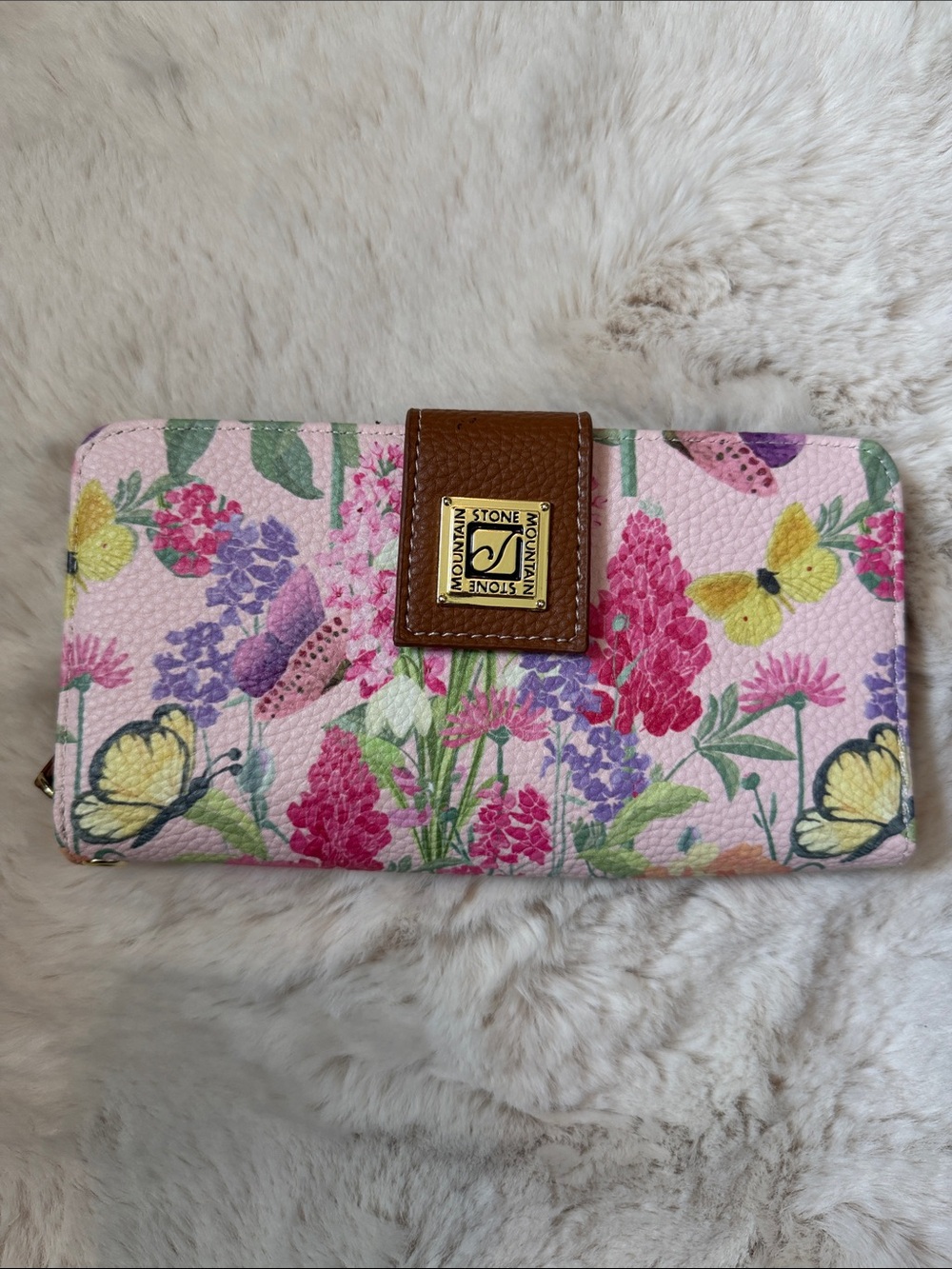 Stone Mountain Accessories Pink Floral Zip Wallet with Brown Trim
